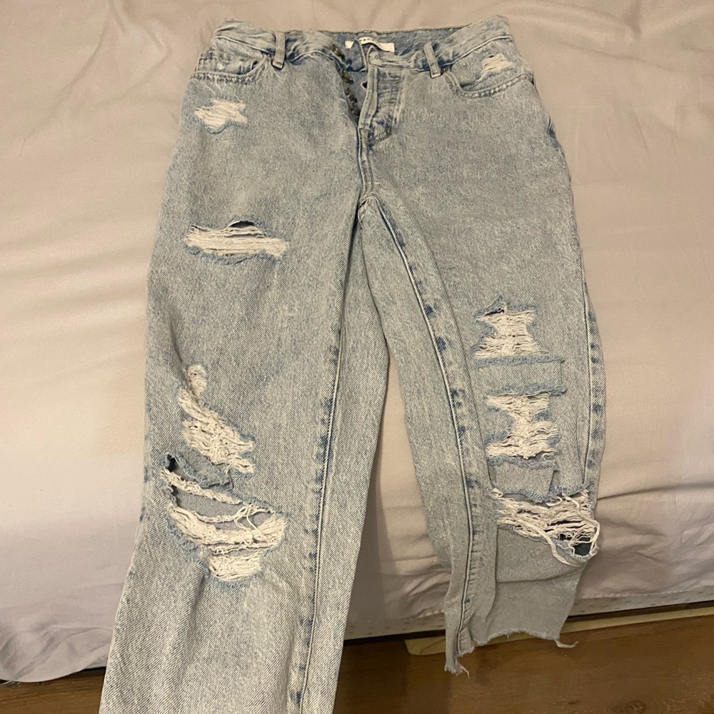 Light washed PacSun boyfriend jeans, size 25. Worn like twice. Perfect condition